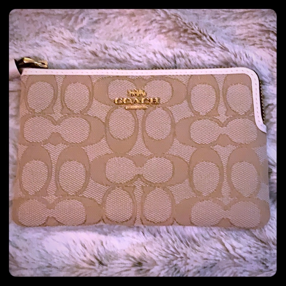 Coach wristlet NWOT